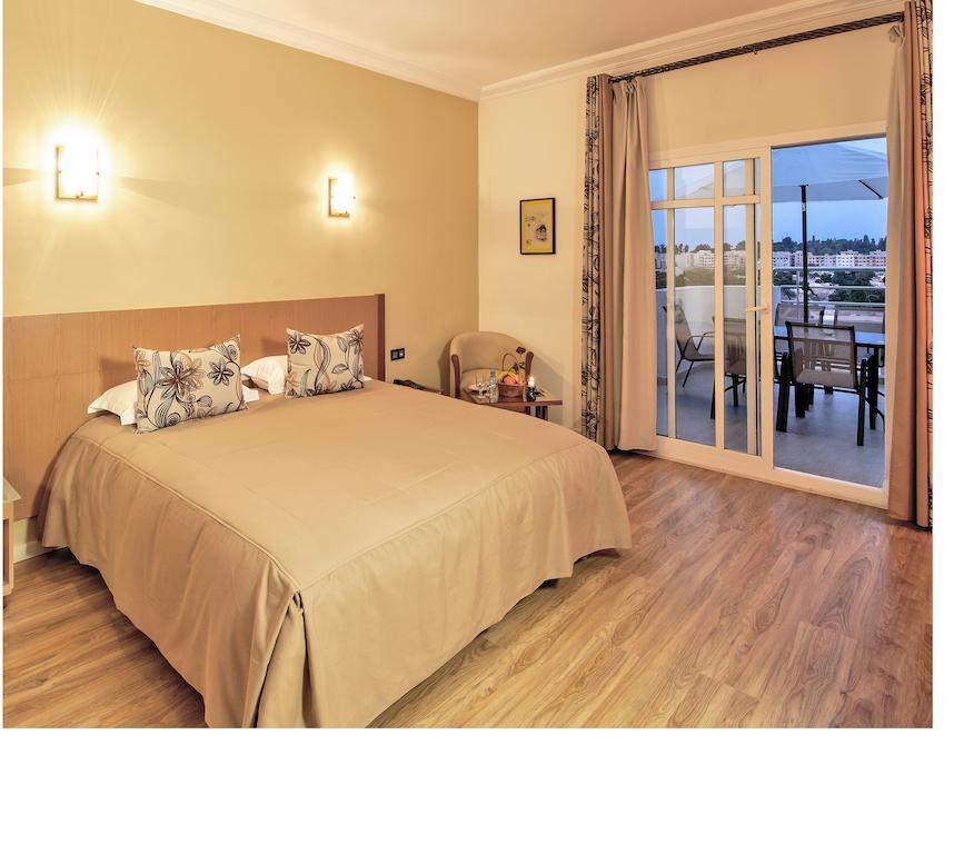 Hotel Across & 4*