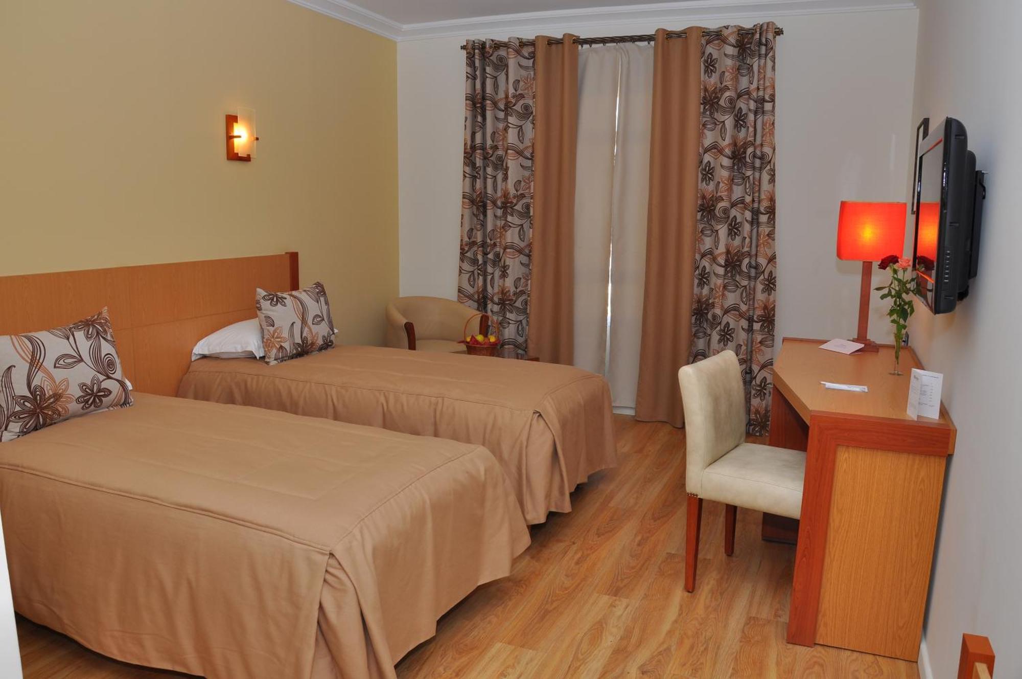 Hotel Across & 4*